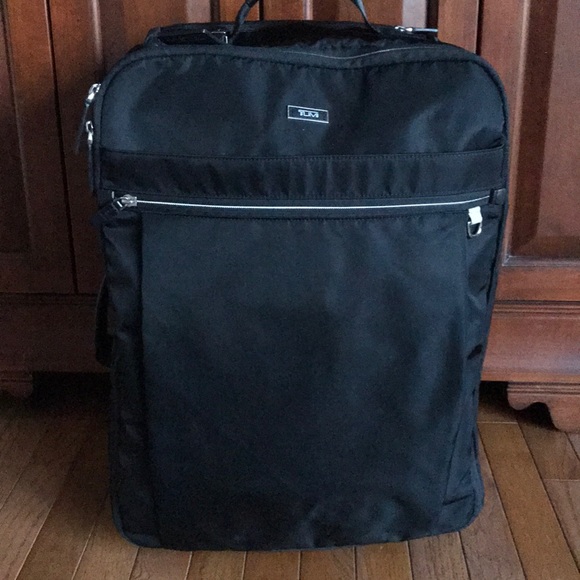 size of international carry on bags